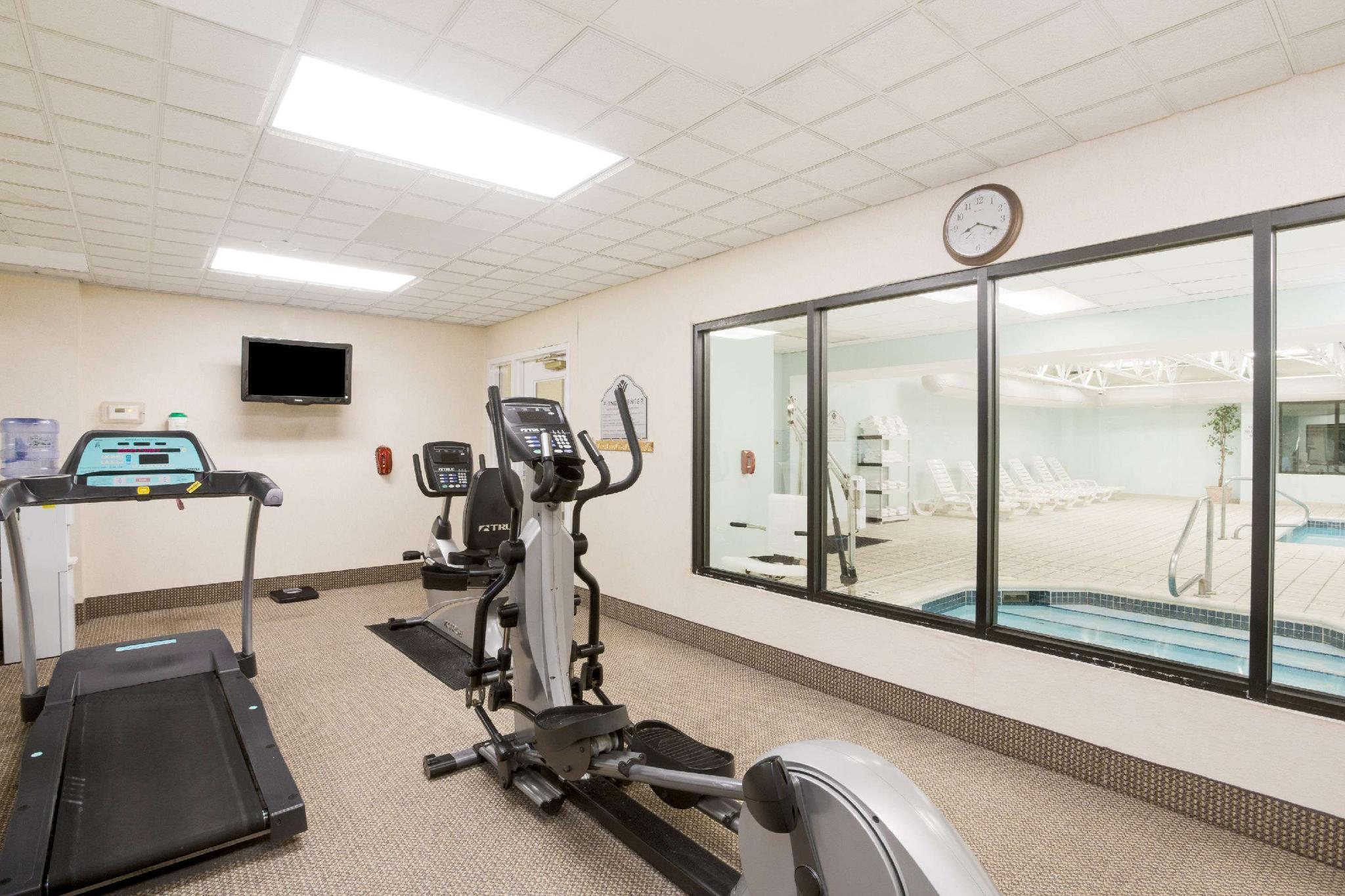 Wingate By Wyndham Bridgeport Clarksburg Hotel Ngoại thất bức ảnh