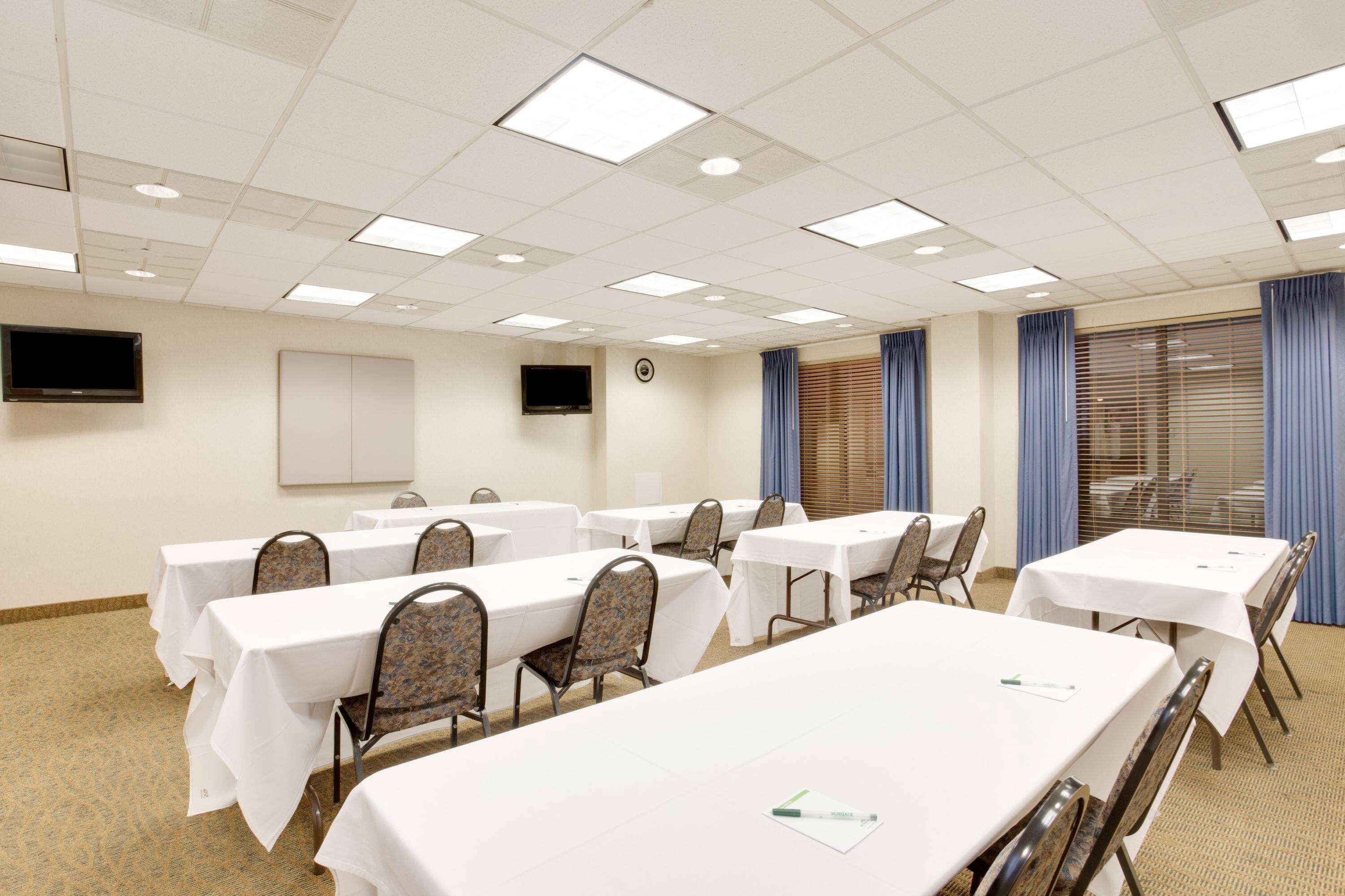 Wingate By Wyndham Bridgeport Clarksburg Hotel Ngoại thất bức ảnh