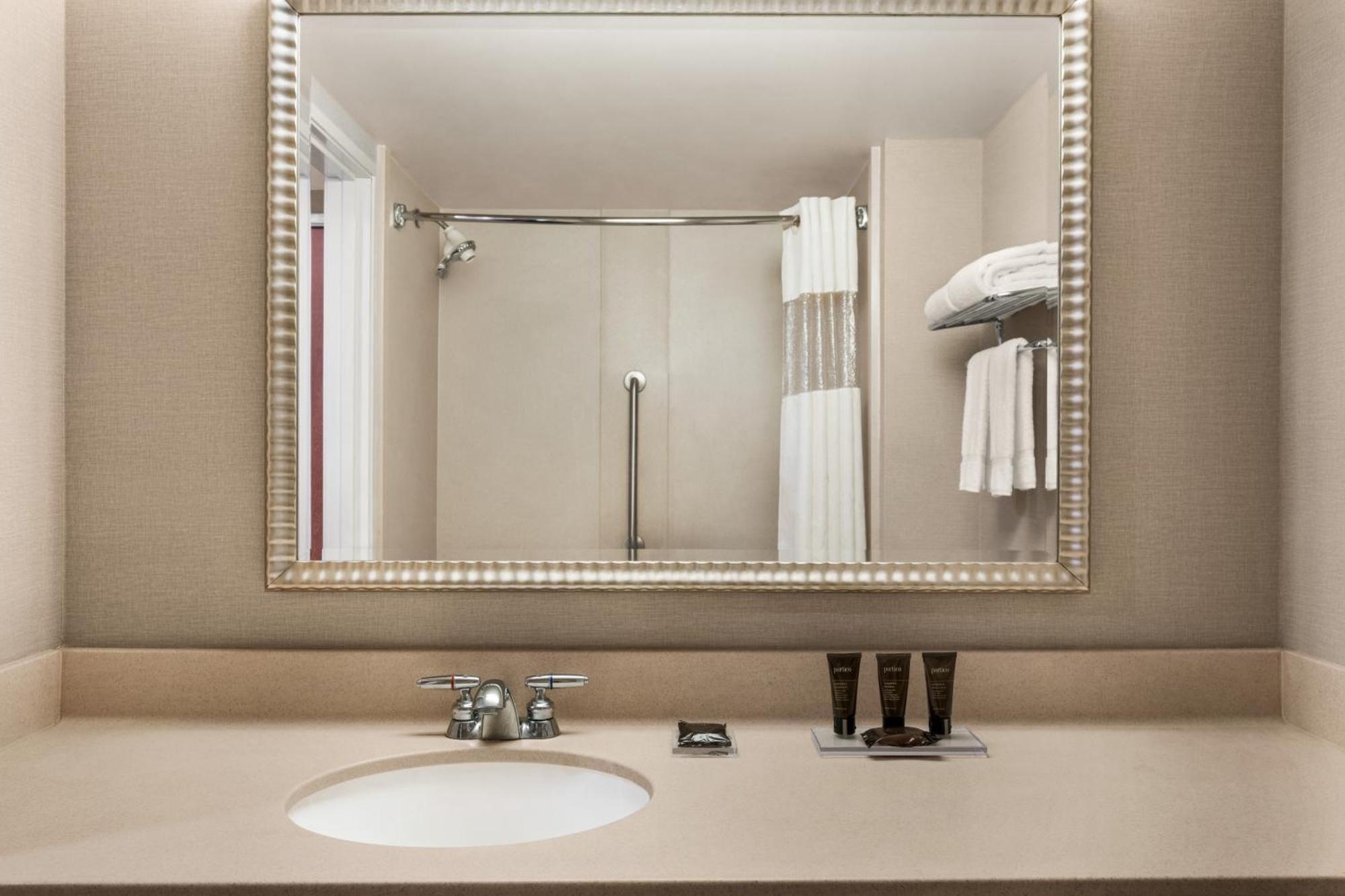 Wingate By Wyndham Bridgeport Clarksburg Hotel Ngoại thất bức ảnh